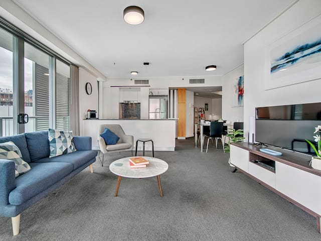 Spectacular River View Apartment