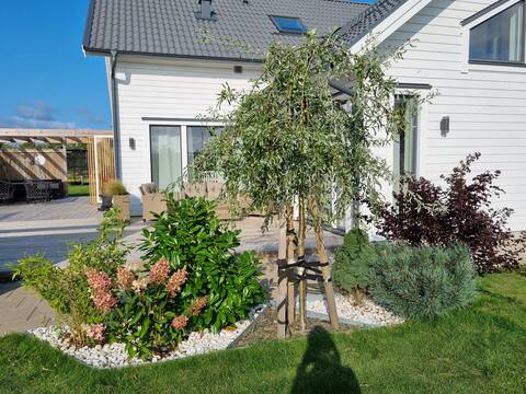 Large newly built villa near the sea.