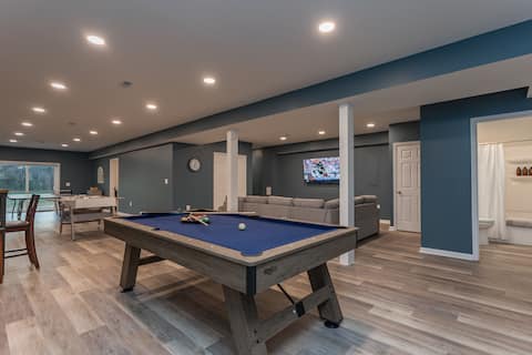 Epic ~ Game Room, Ski, Hot tub, BBQ, Firepit ~