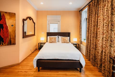 Top Airbnb: Spacious-Hidden-Midtown Gem, Perfect 5-Star Stay! in Murray Hill Kips Bay