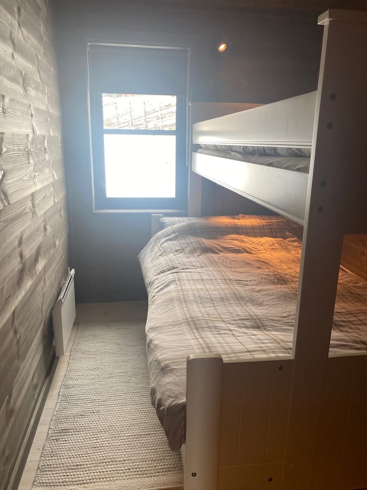 Საძინებელი 4