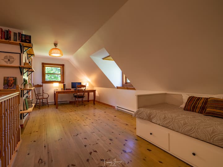 Chalet Pic-bois: Spa, Lac, Ruisseau, Tranquilité - Laurentides