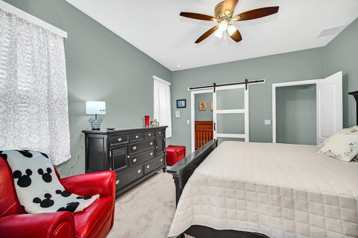 Classic Mickey Master with Nursery