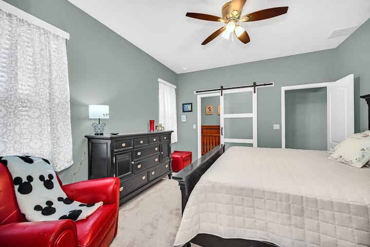 Classic Mickey Master with Nursery