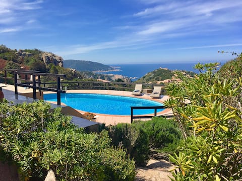 Luxurious villa with private pool and sea view