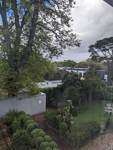 2 bedrooms Upper Newlands apartment gallery image 2