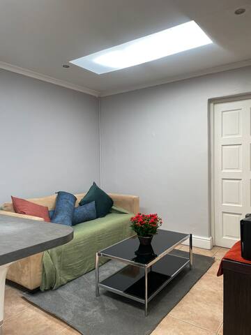 2 bedrooms Upper Newlands apartment gallery image 5