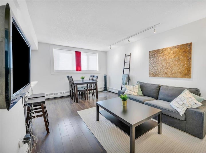 Renovated Condo Just Off Whyte! - Edmonton