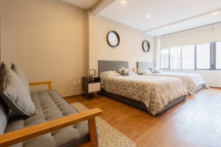 Საძინებელი №3 
2-ადგილიანი საწოლი 
1 გასაშლელი დივანი ერთადგილიანი