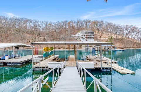 Secluded Cove on Lake! Hottub Pool! 189 Ginger Rd