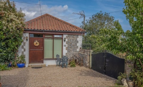 Top performing Airbnb: Lain Lodge - Relaxing countryside retreat in Hopton On Sea