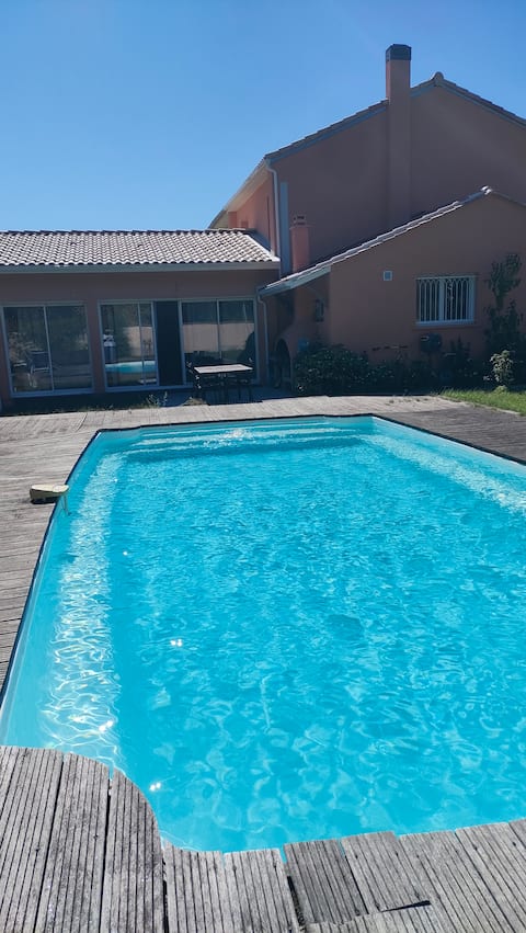 Modern villa with pool, Bordeaux