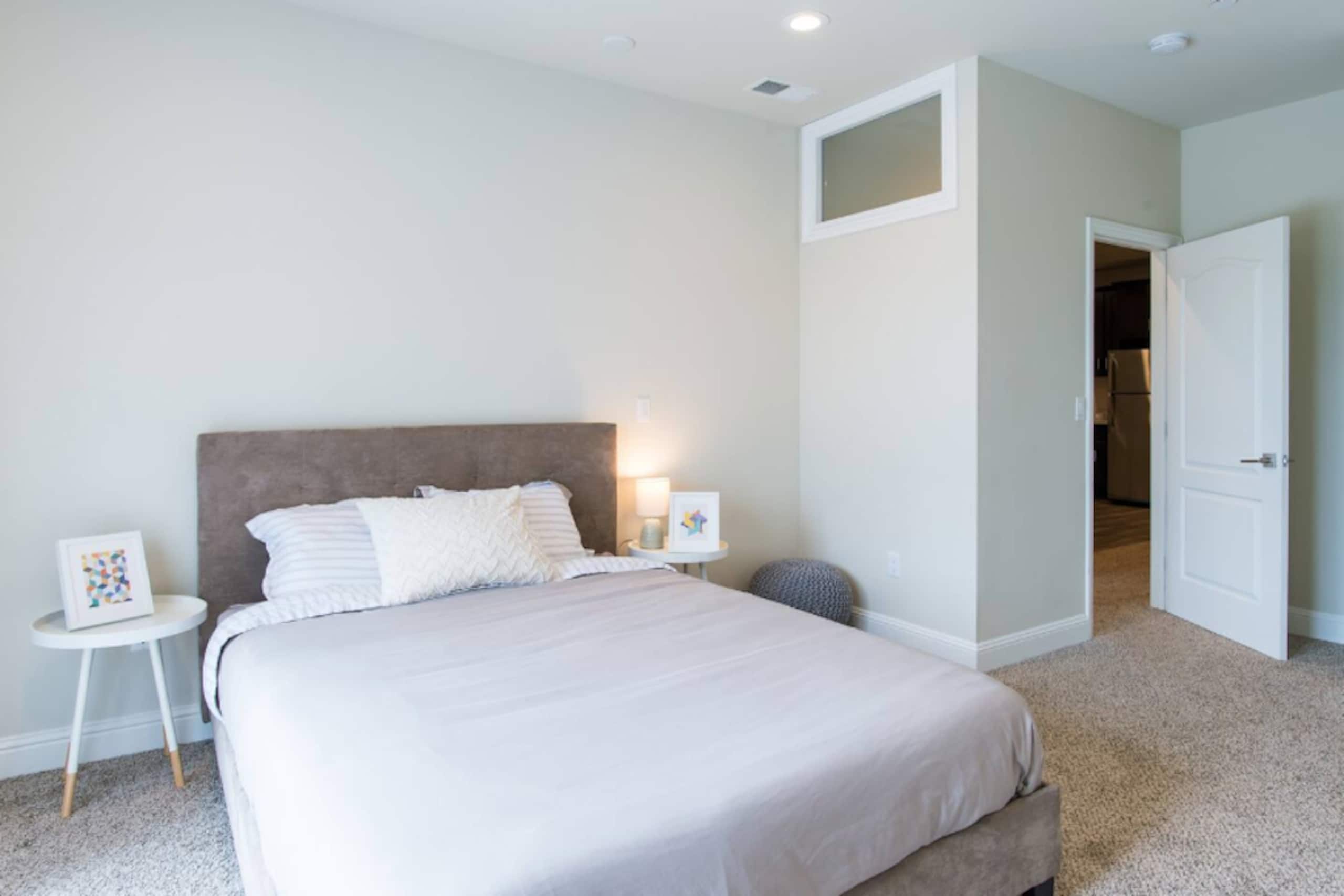 Home in Daly City · ★4.71 · 5 bedrooms · 8 beds · 3 baths - Image 20