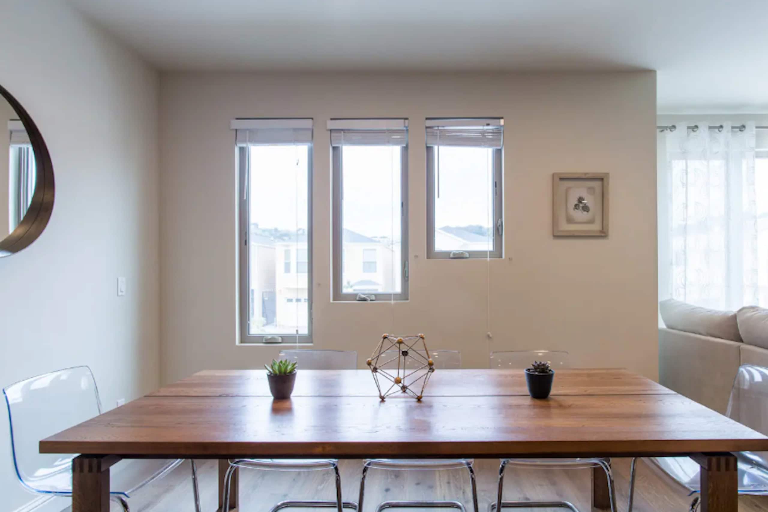 Home in Daly City · ★4.71 · 5 bedrooms · 8 beds · 3 baths - Image 10