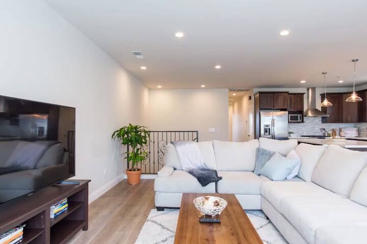 Spacious Living in San Francisco gallery image 3