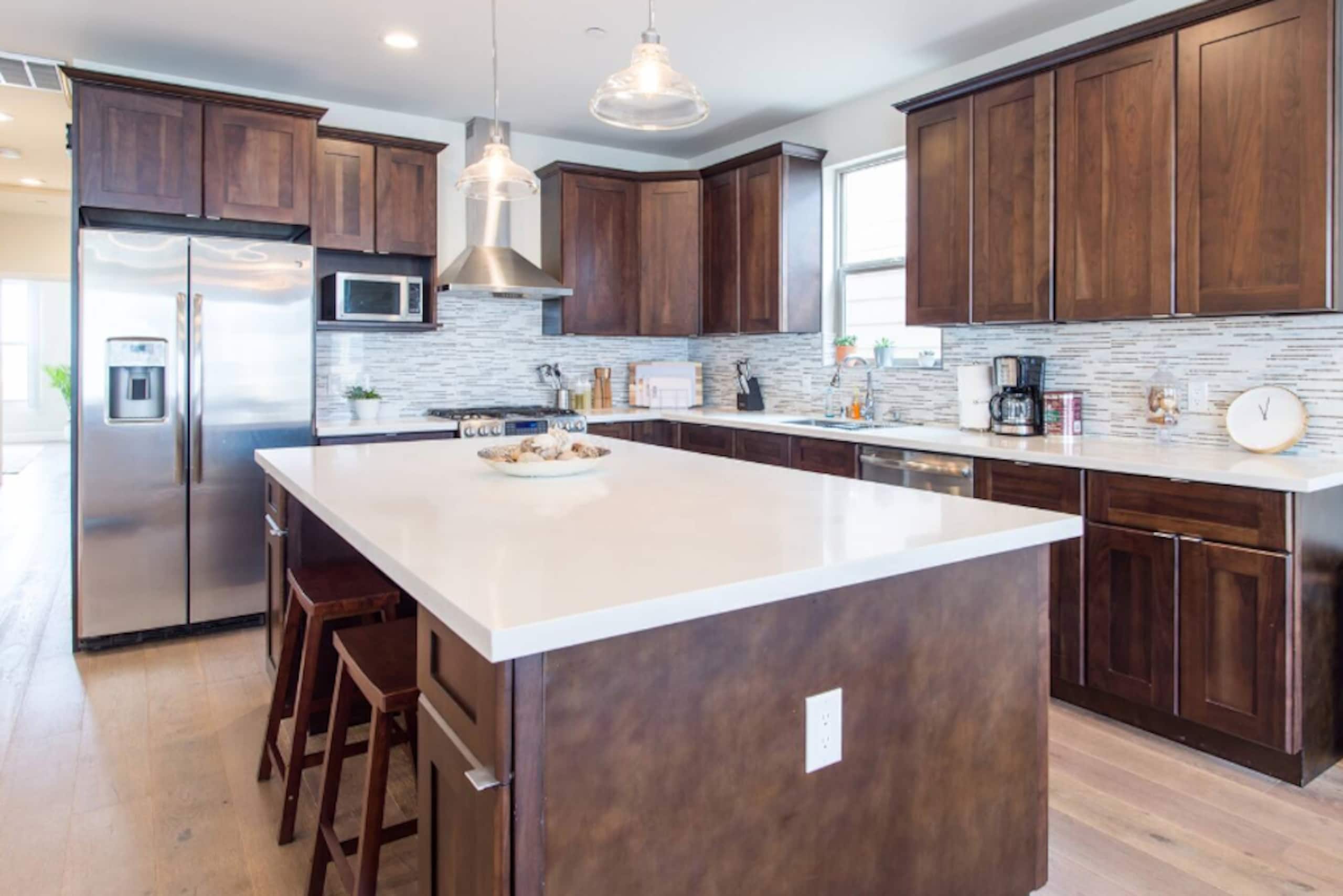 Home in Daly City · ★4.71 · 5 bedrooms · 8 beds · 3 baths - Image 9