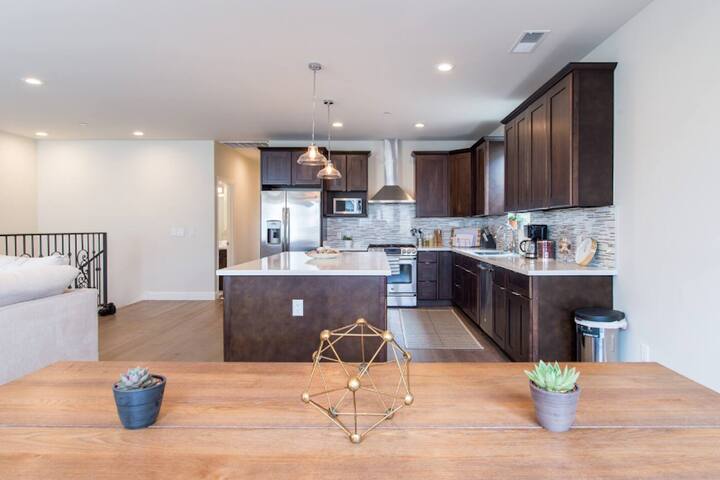 Spacious Living in San Francisco gallery image 5