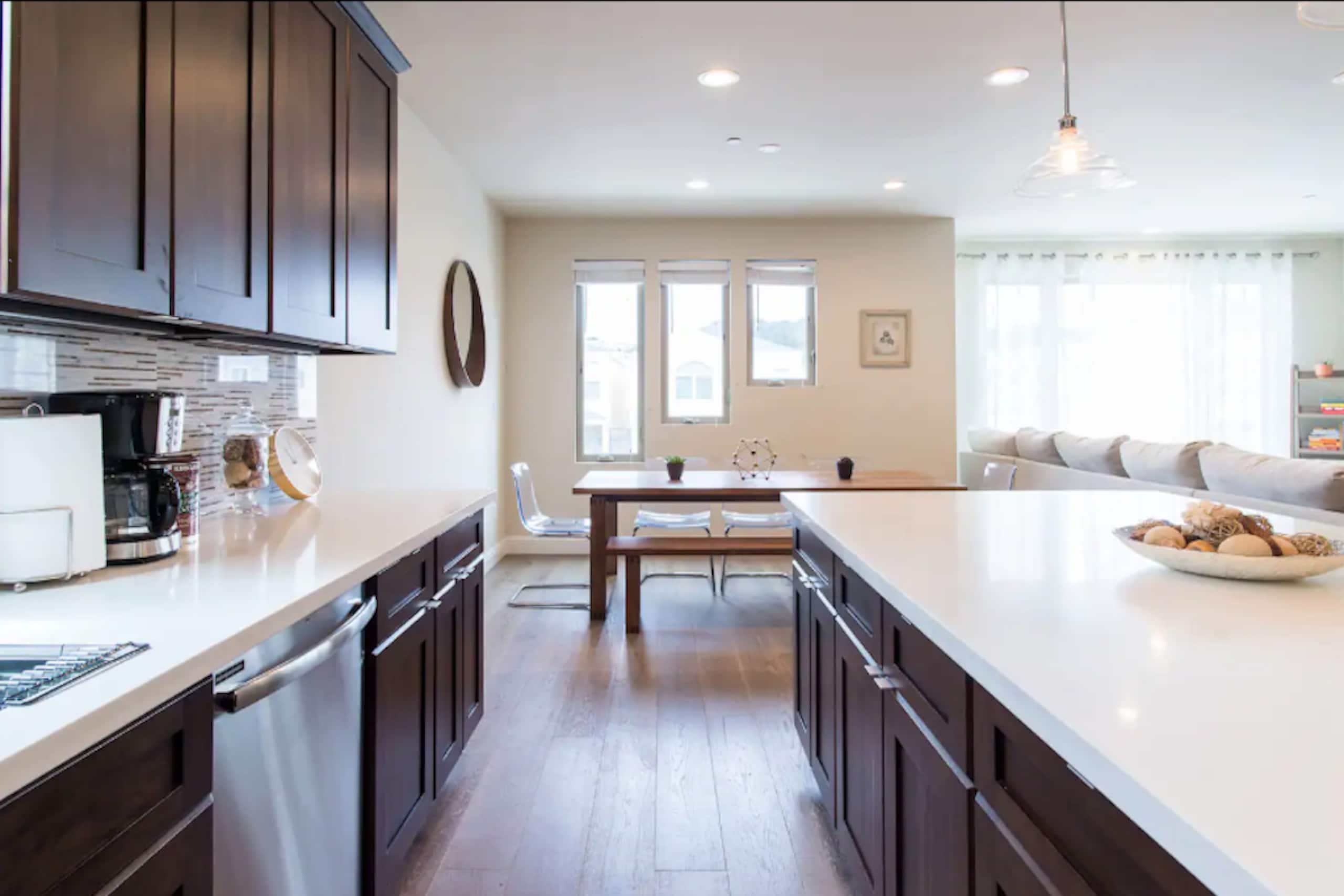 Home in Daly City · ★4.71 · 5 bedrooms · 8 beds · 3 baths - Image 8