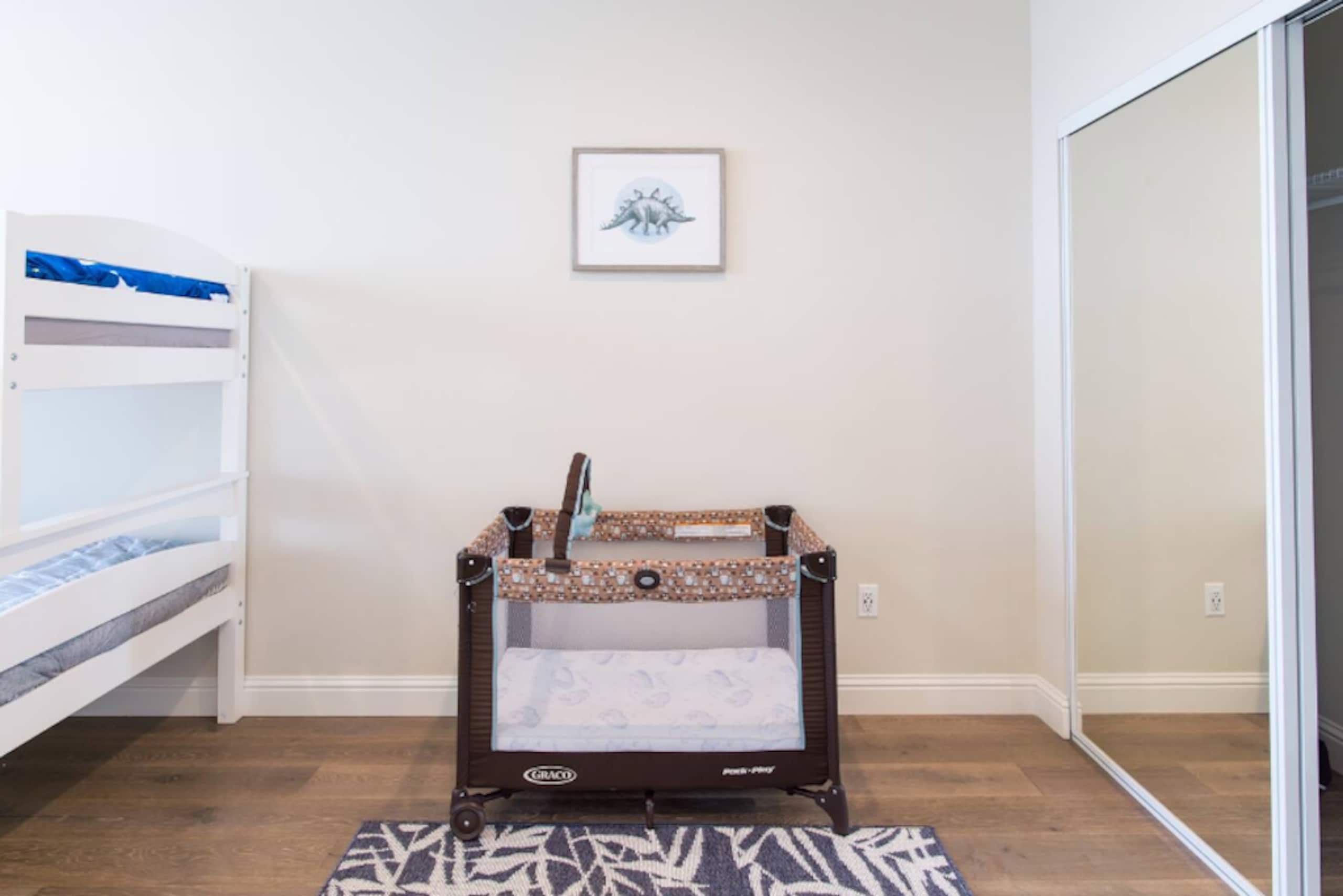 Home in Daly City · ★4.71 · 5 bedrooms · 8 beds · 3 baths - Image 14