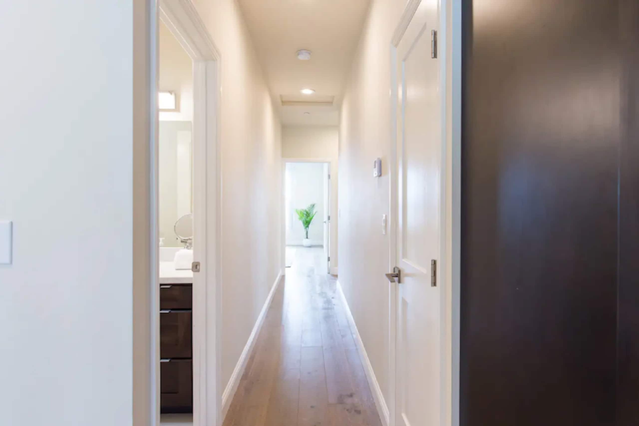 Home in Daly City · ★4.71 · 5 bedrooms · 8 beds · 3 baths - Image 32