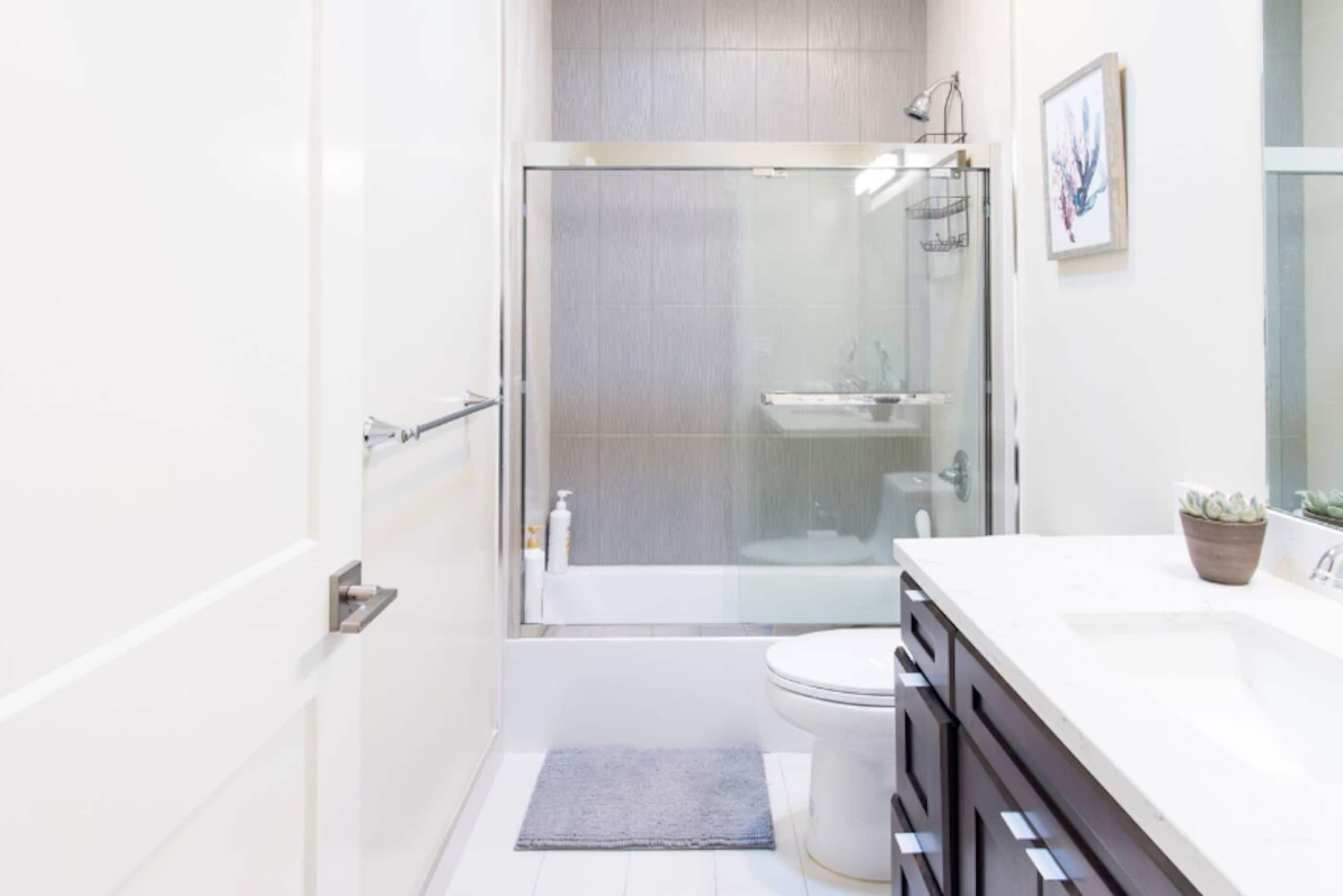 Home in Daly City · ★4.71 · 5 bedrooms · 8 beds · 3 baths - Image 27