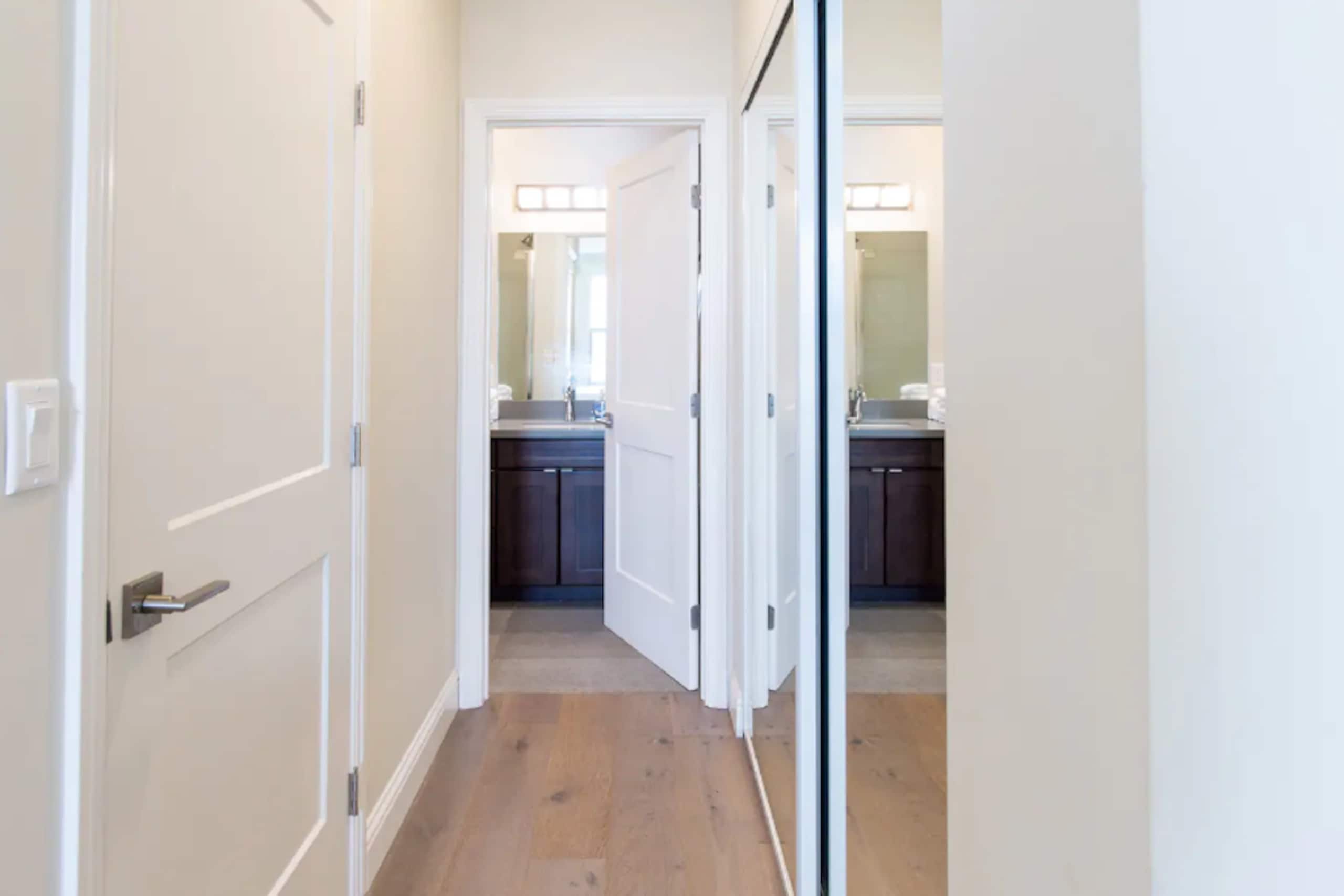 Home in Daly City · ★4.71 · 5 bedrooms · 8 beds · 3 baths - Image 31