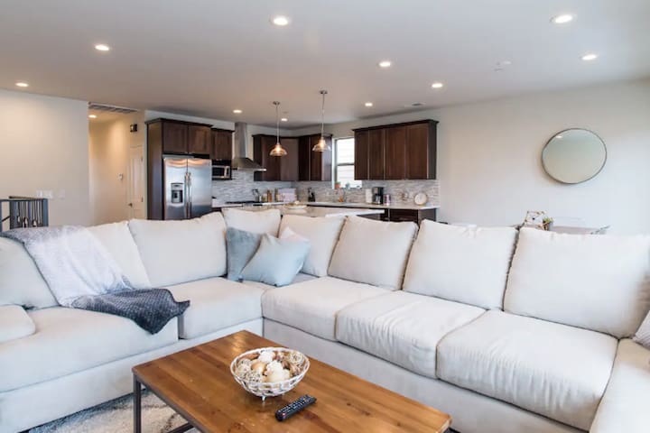 Spacious Living in San Francisco gallery image 2