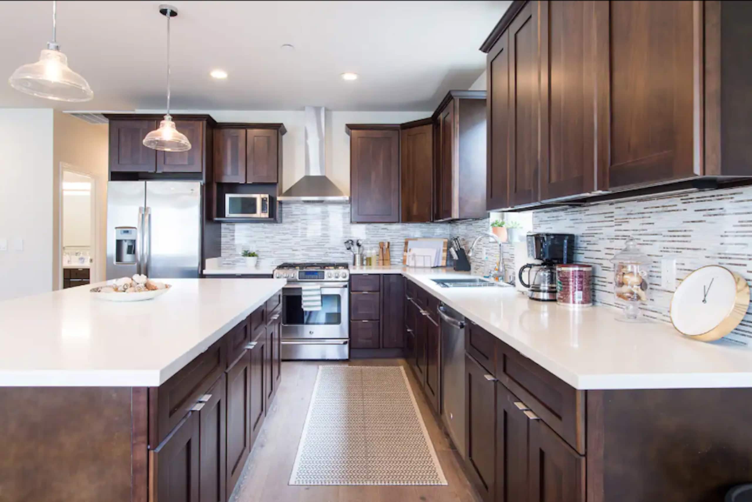 Home in Daly City · ★4.71 · 5 bedrooms · 8 beds · 3 baths - Image 7