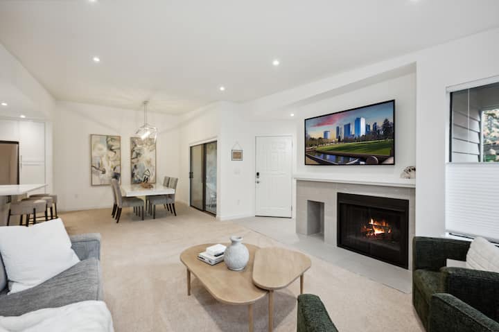 *New Downtown Bellevue 2bd Condo - Bellevue