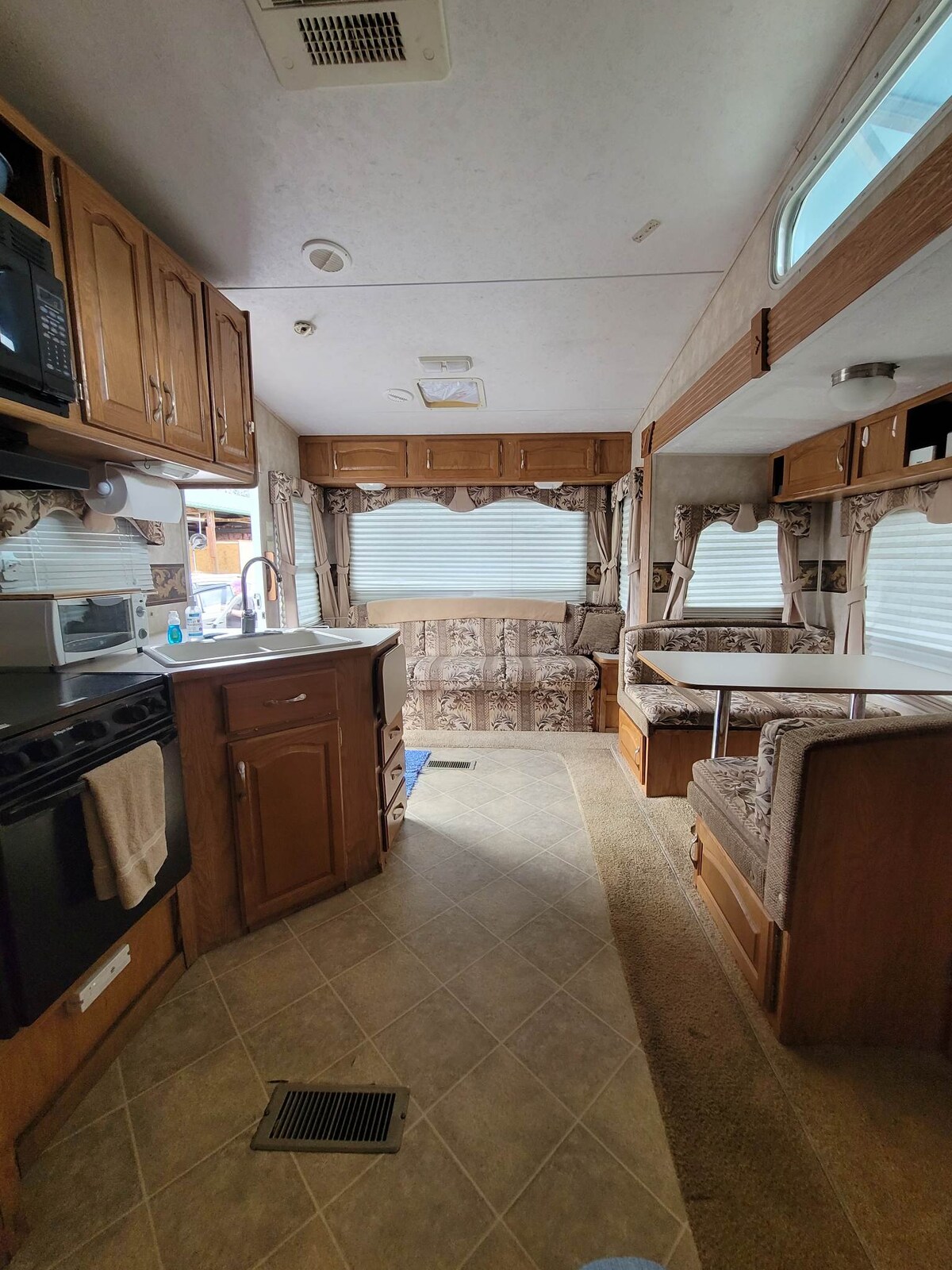 Kitchen, dining and living room area