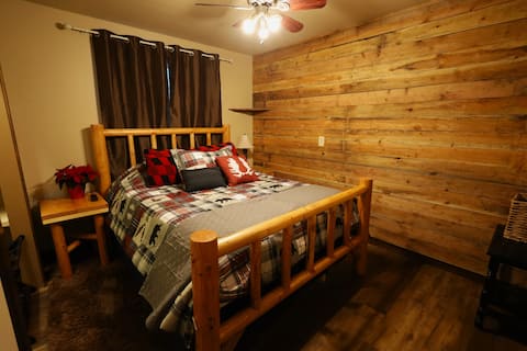 Alpha Lodge, stay & play spacious retreat, max 14