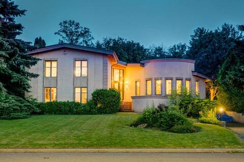 Joyful Mansion with Charm Indoor