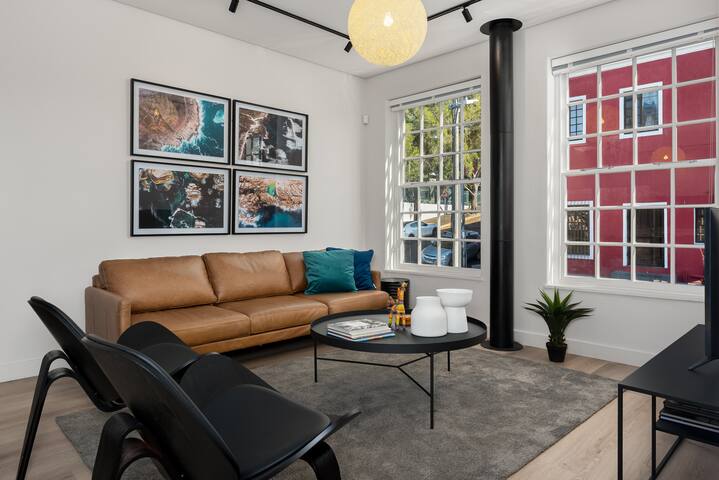 Exc. use roof pool 4BR lux home w/views! gallery image 2