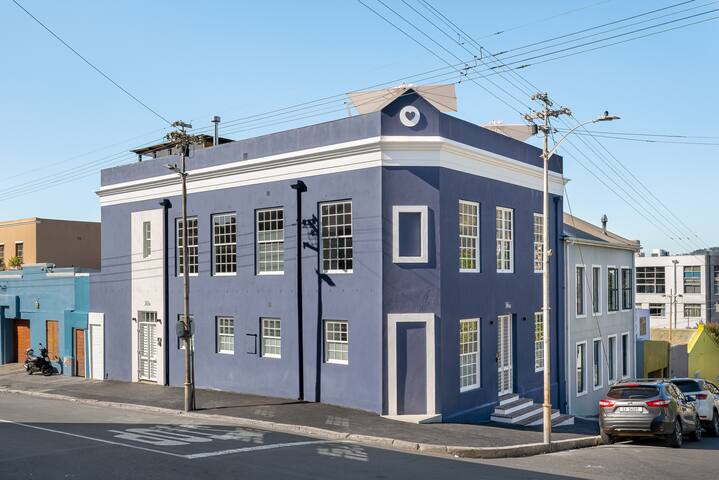 Exc. use roof pool 4BR lux home w/views! gallery image 5