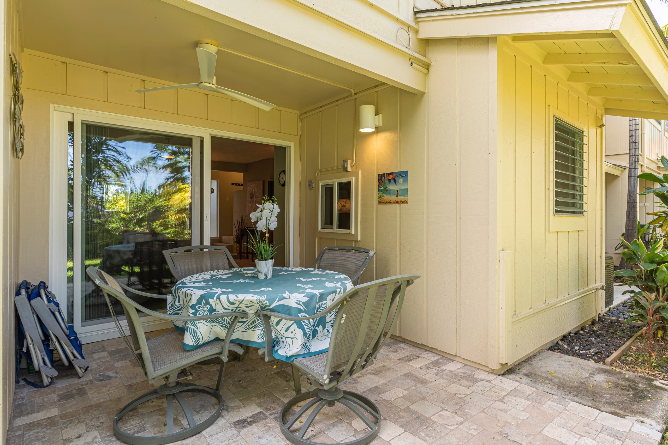 Townhouse in Kailua-Kona · ★4.94 · 2 bedrooms · 4 beds · 2 baths - Image 11
