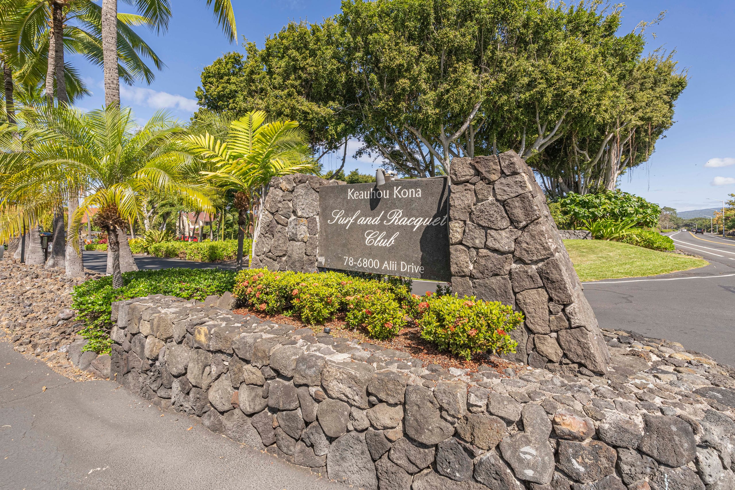 Townhouse in Kailua-Kona · ★4.94 · 2 bedrooms · 4 beds · 2 baths - Image 2