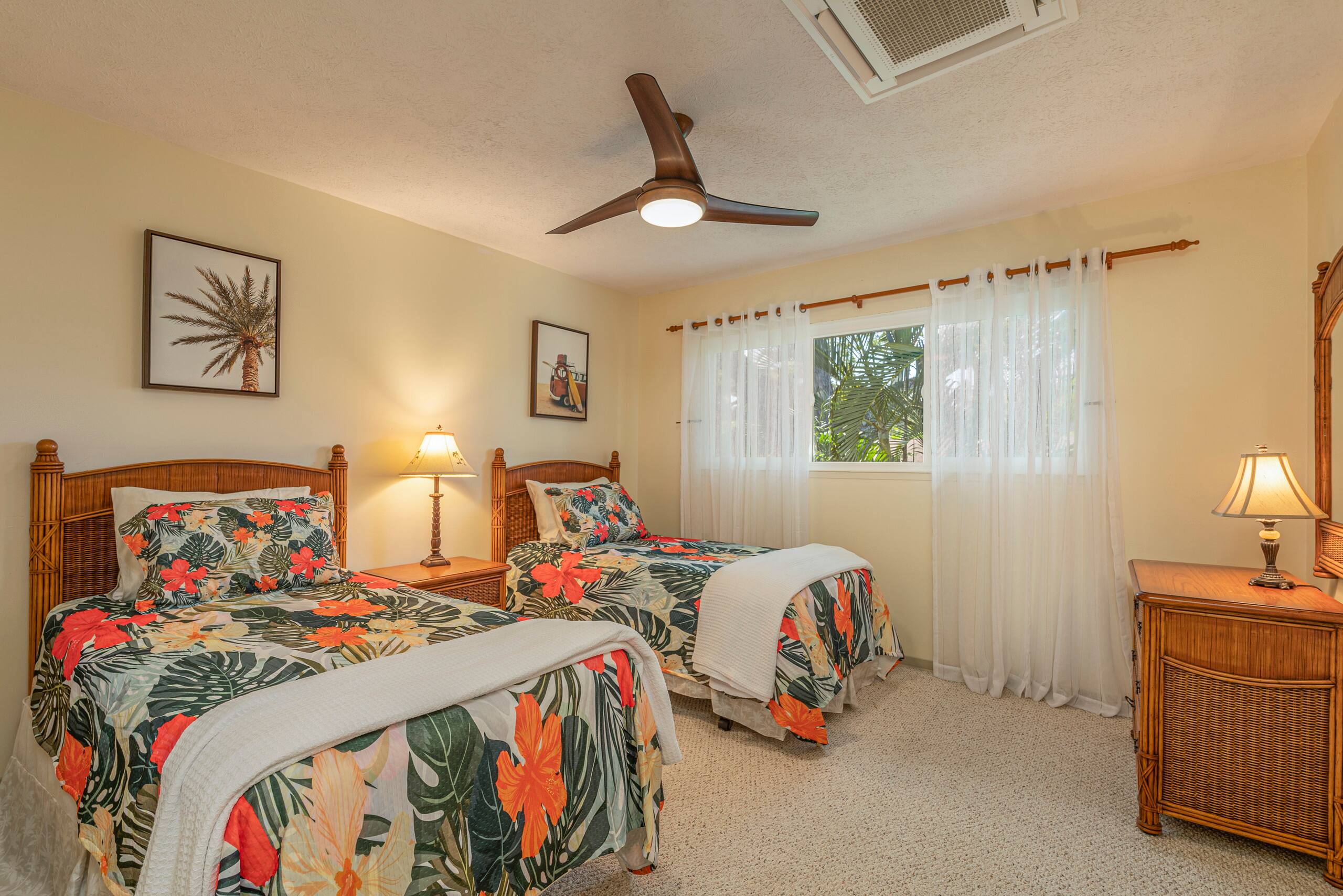 Townhouse in Kailua-Kona · ★4.94 · 2 bedrooms · 4 beds · 2 baths - Image 9
