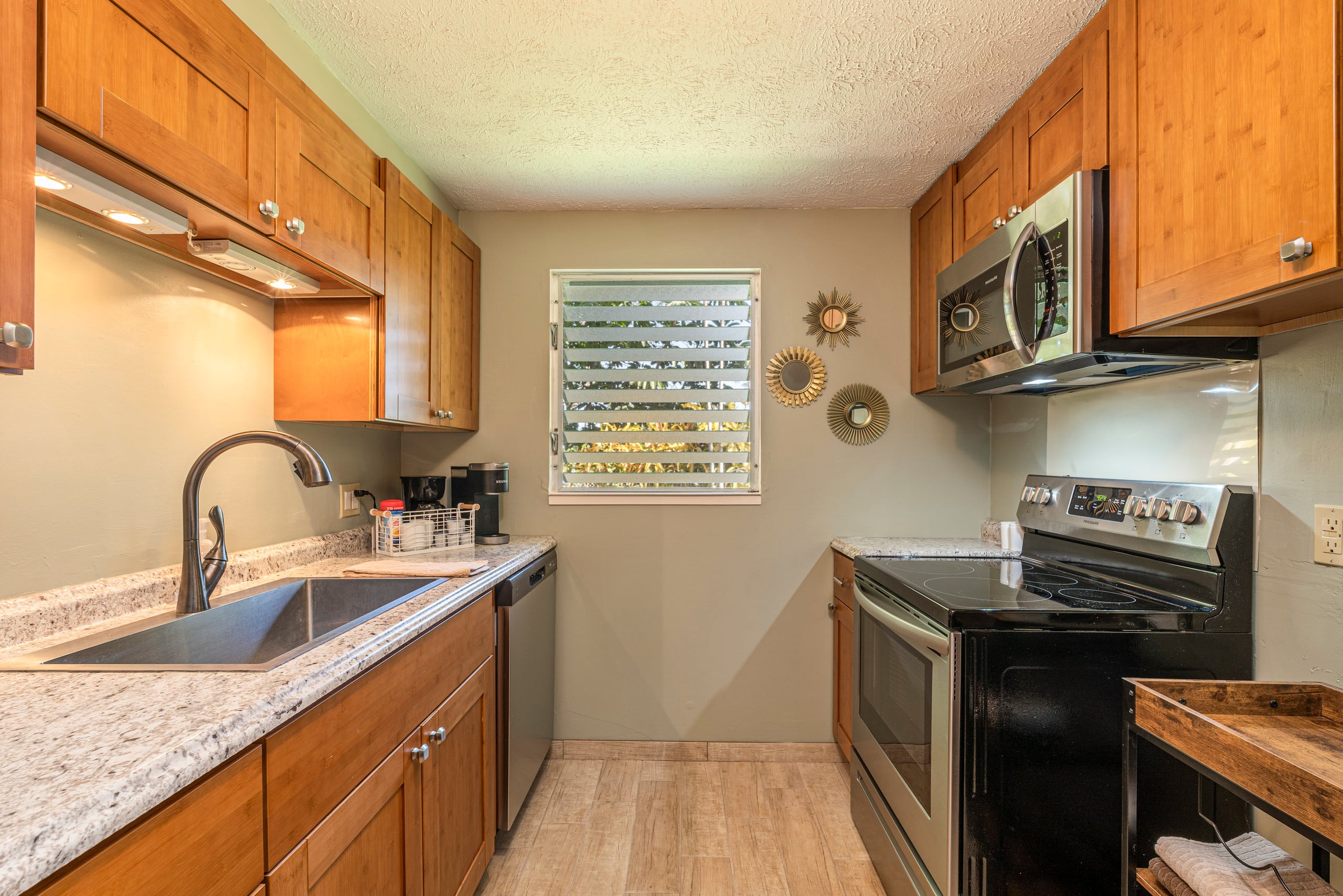 Townhouse in Kailua-Kona · ★4.94 · 2 bedrooms · 4 beds · 2 baths - Image 13