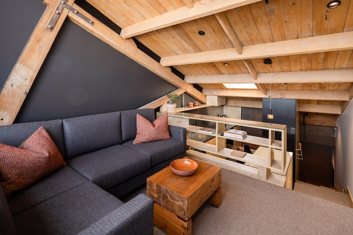 Waterfront 1 Bedroom Loft Apartment - Dunedin