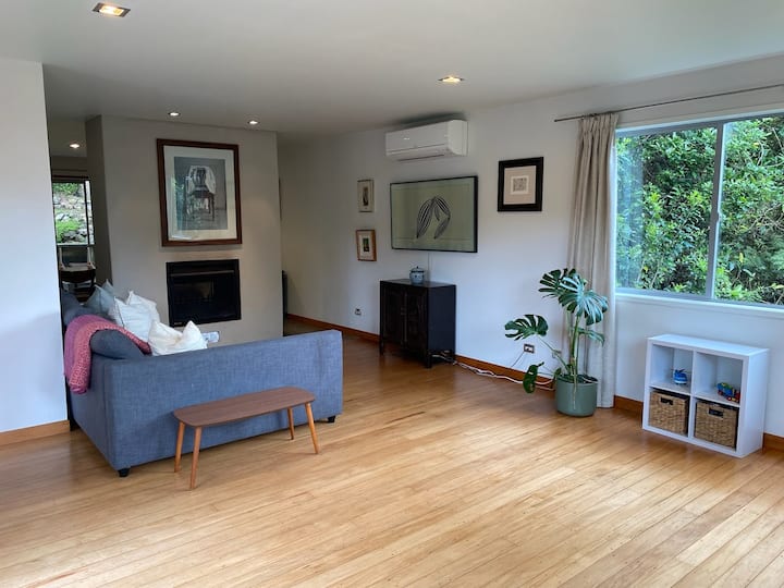 第二个起居区，配备三星框架电视