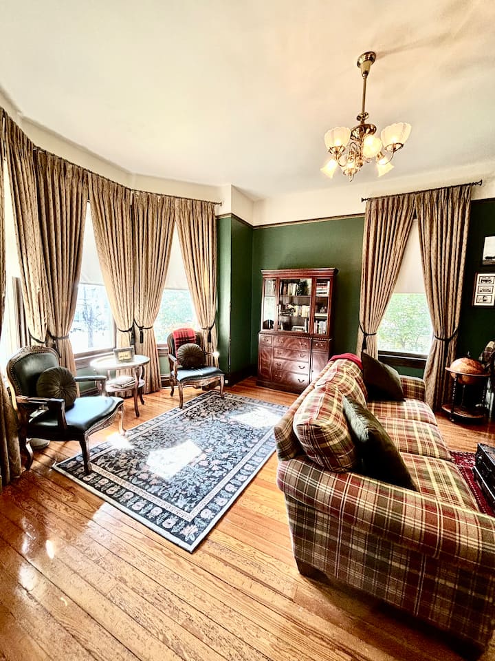 Private Suite Downtown Walkable Historic Home - Cape Girardeau, MO
