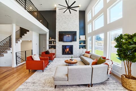 Hot tub, Sports Court, Theater, Game Room, Firepit