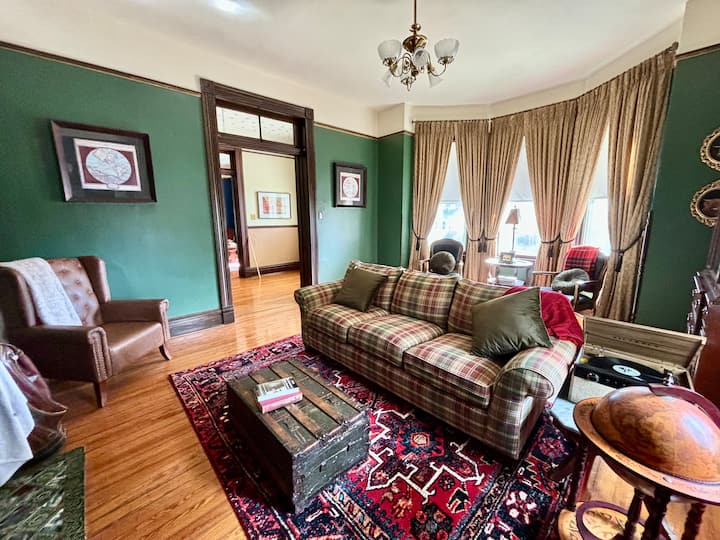 Davidson Room Walk Downtown Travel Nurse Friendly - Cape Girardeau, MO