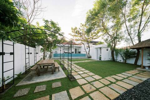 Ula Surfside: San Juan, La Union.
