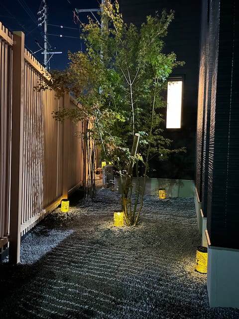 4-minute walk from Dazaifu Station, free WIFI.