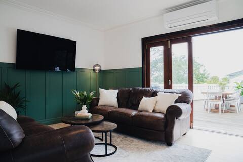 Top performing Airbnb: 1920's Gem Torquay in Surf Coast Shire