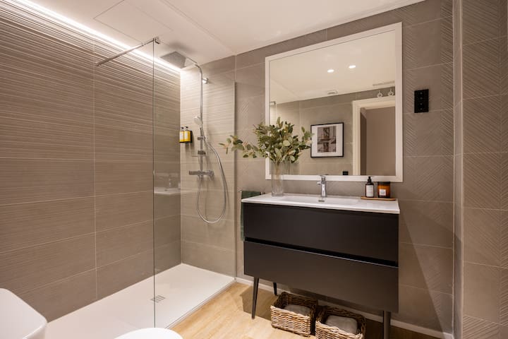 2 Bedroom Edmond Vibes Puerta del Sol gallery image 2