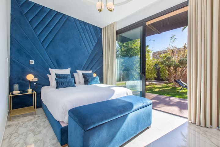 Spálňa 4 s kúpeľňou a šatňou