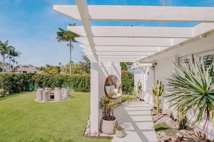 Palm Springs Magic In Mooloolaba gallery image 5