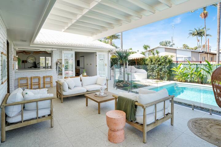 Palm Springs Magic In Mooloolaba gallery image 4